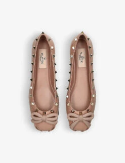 Front Page 14 Front Page -Manolo Blahnik Store R04161349 BLUSH ALT01